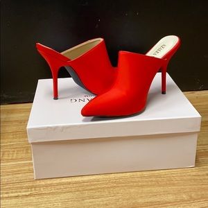 Red slip in heel